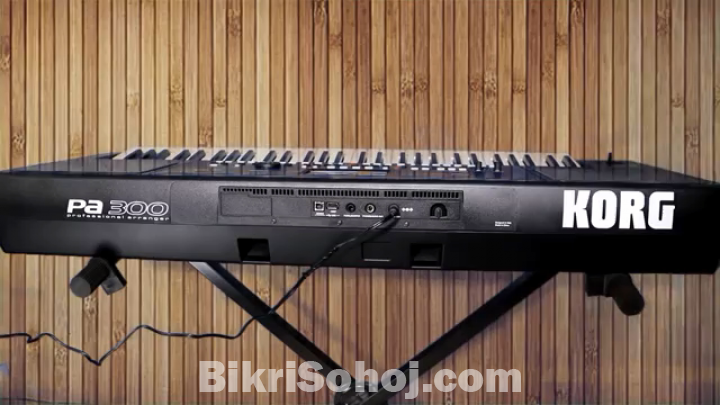 KEYBOARD KORG PA-300 , professonal Arranger keyboard.